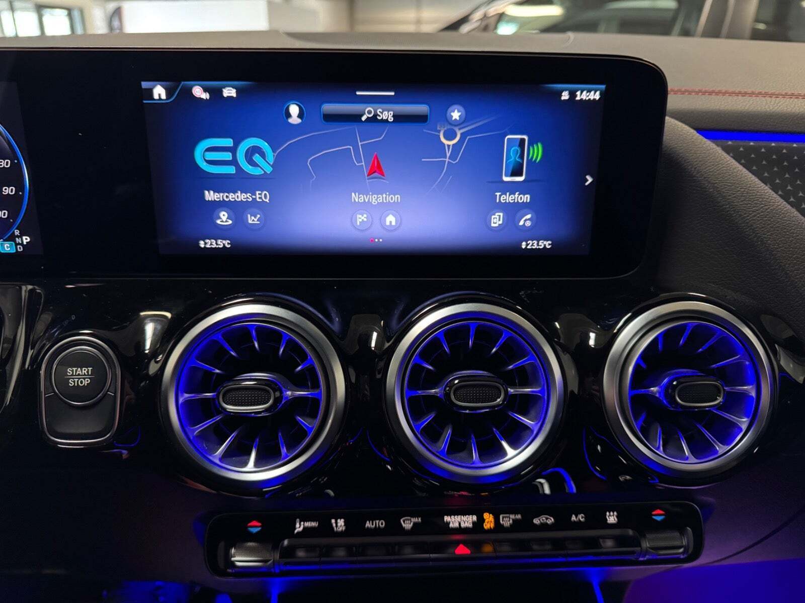 undefined Mercedes EQA350 fra 2024 set indefra