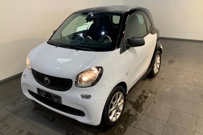 Hvid Smart Fortwo fra 2015 set udefra
