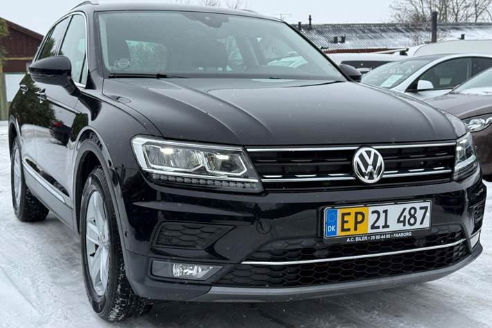 Sort VW Tiguan fra 2019 set udefra