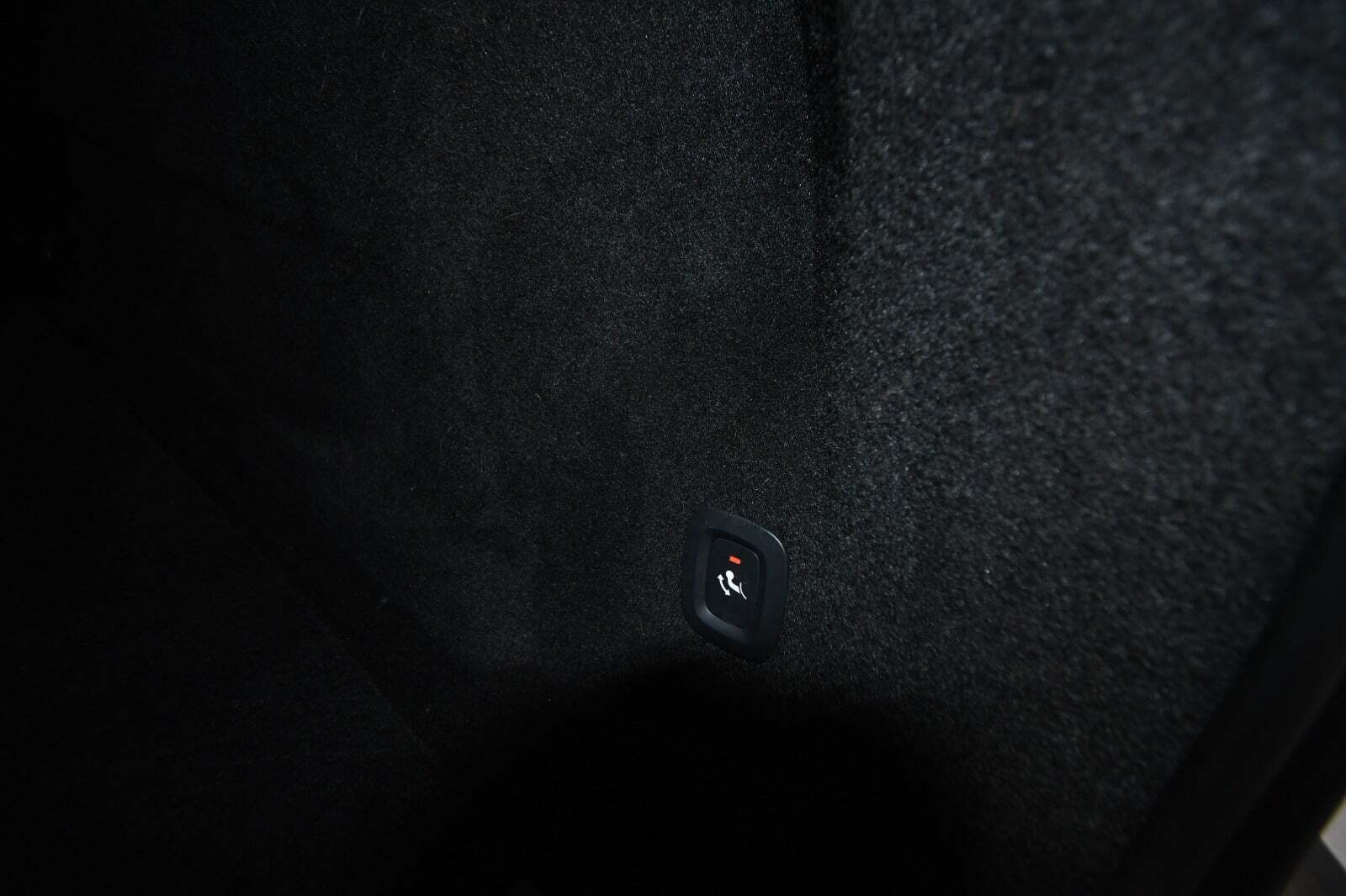 Grå Volvo XC60 fra 2022