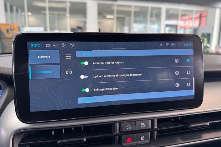 Turquoise Jeep Avenger fra 2024