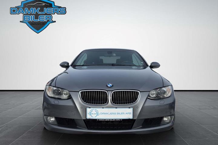 Grå BMW 330i fra 2007