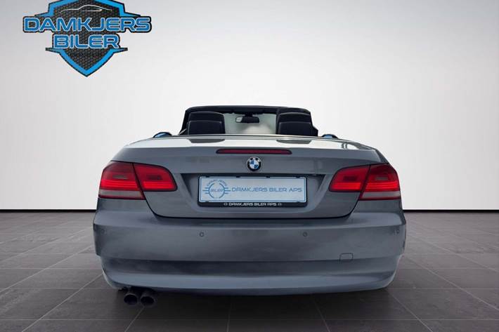 Grå BMW 330i fra 2007