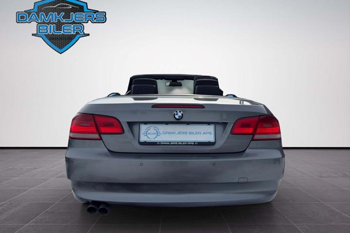 Grå BMW 330i fra 2007
