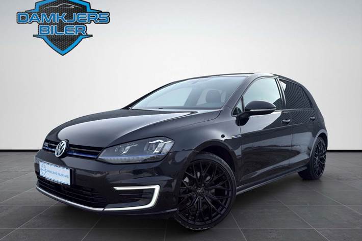 Sort VW Golf VII fra 2016 set udefra