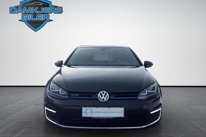 Sort VW Golf VII fra 2016