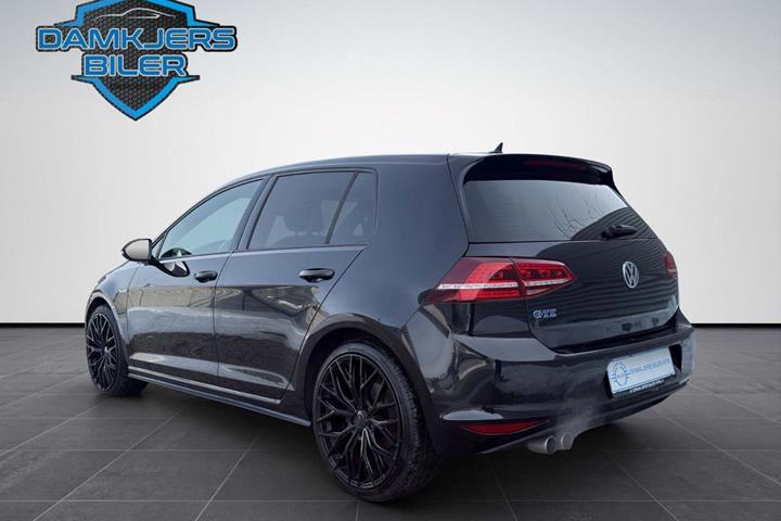Sort VW Golf VII fra 2016