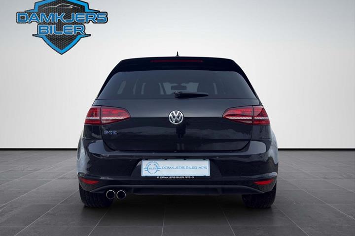 Sort VW Golf VII fra 2016