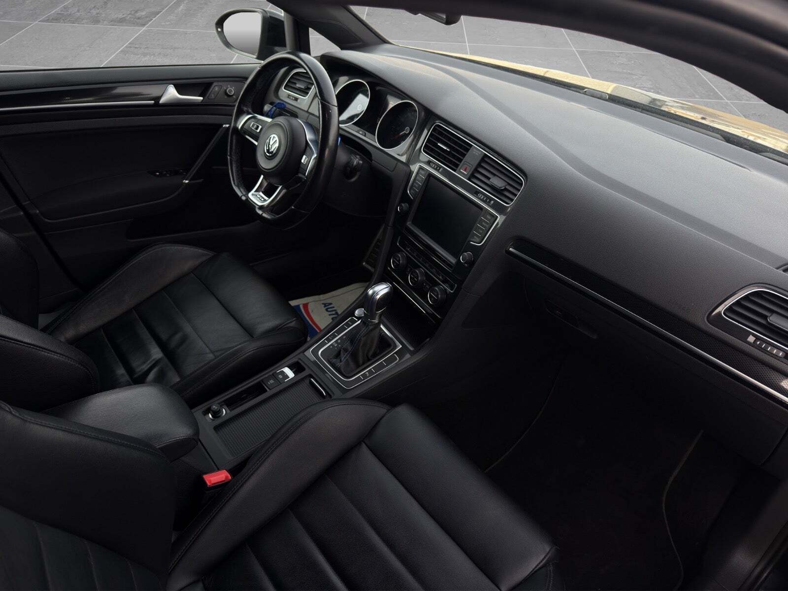 Sort VW Golf VII fra 2016