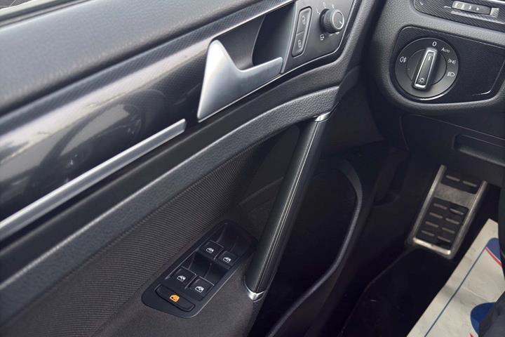 Sort VW Golf VII fra 2016