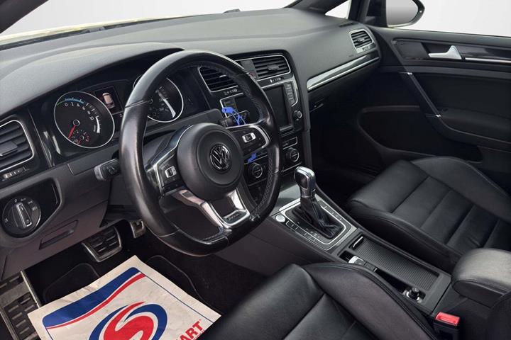 Sort VW Golf VII fra 2016