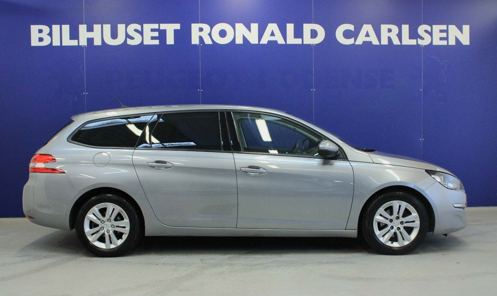 Sølv Peugeot 308 fra 2016
