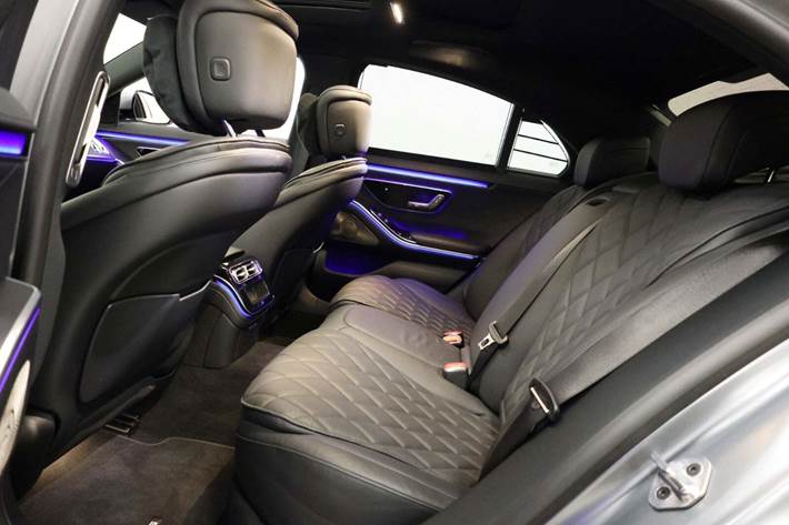 Grå Mercedes S580 e fra 2023