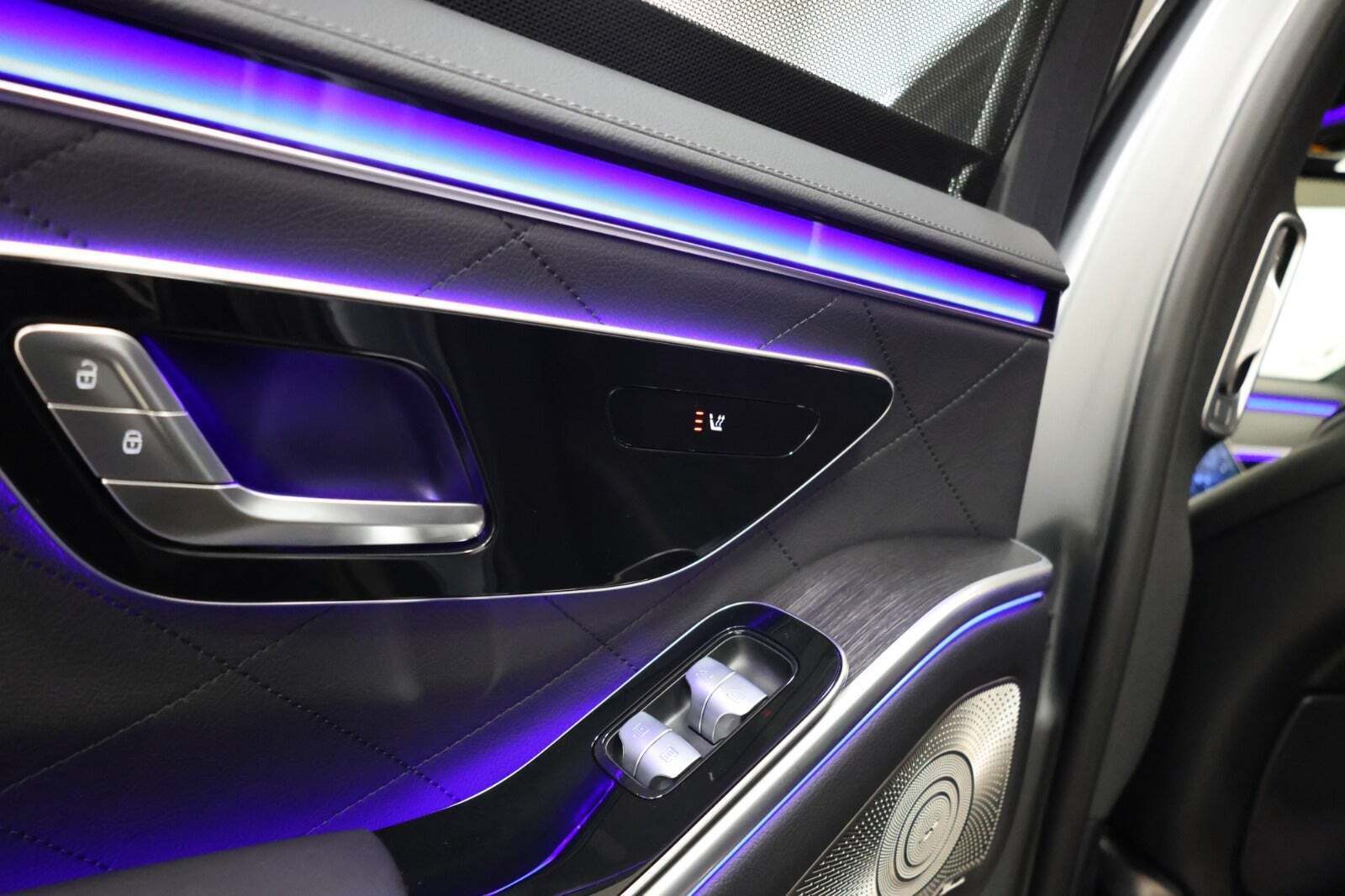 Grå Mercedes S580 e fra 2023