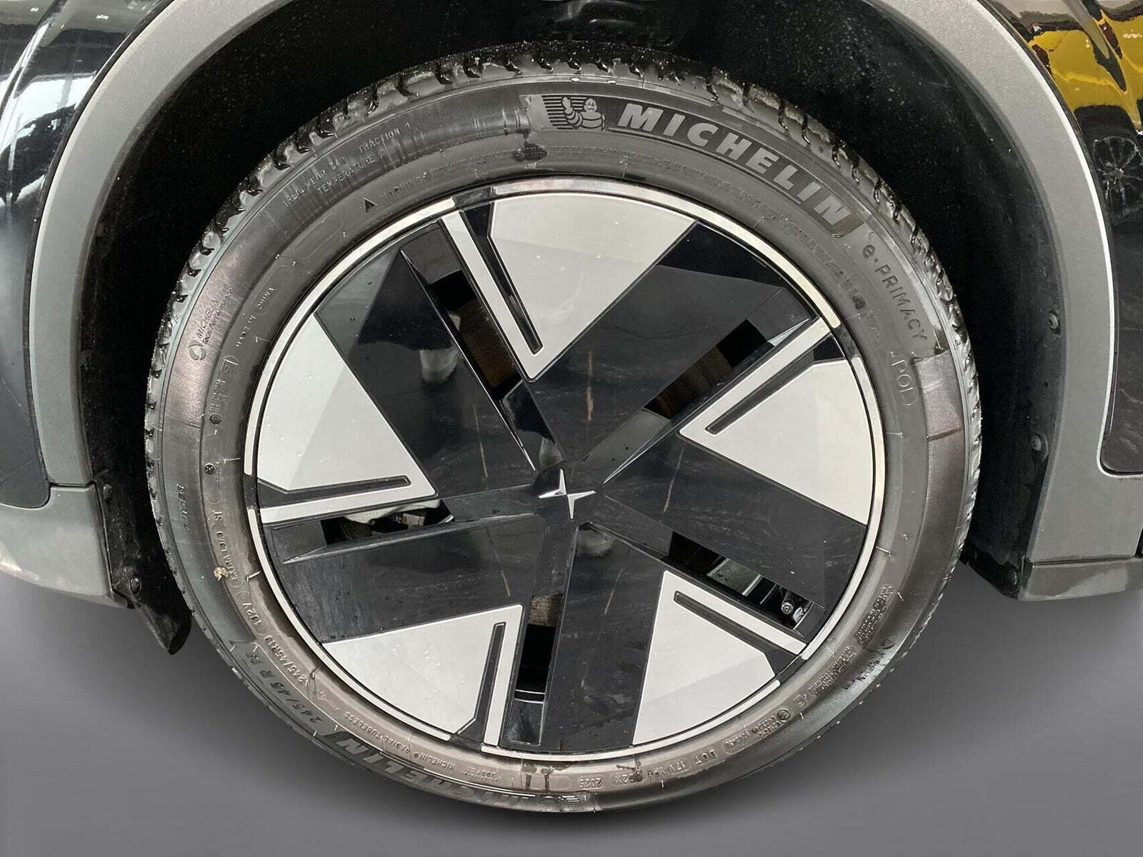 Sort Polestar 2 fra 2026