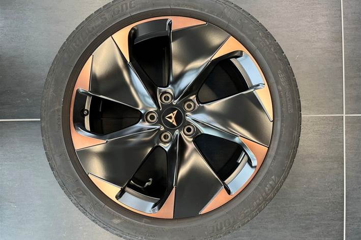 Rød Cupra Born fra 2023