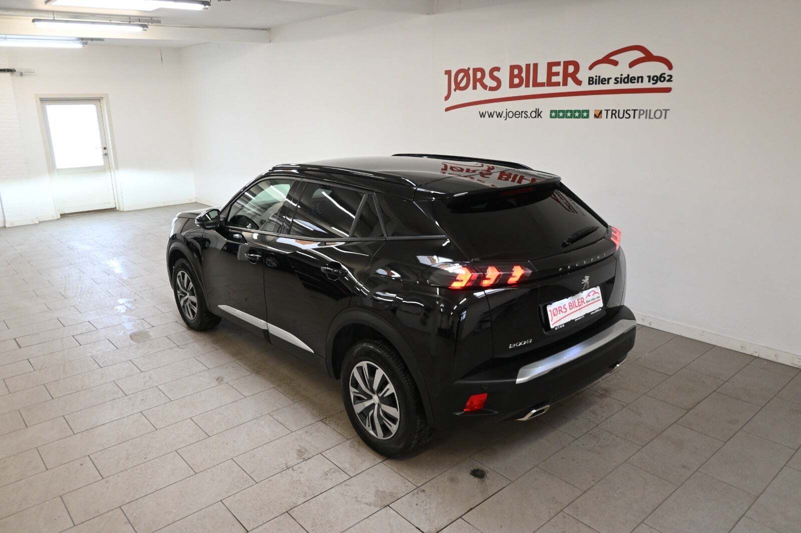 Sort Peugeot 2008 fra 2023