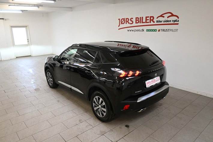 Sort Peugeot 2008 fra 2023