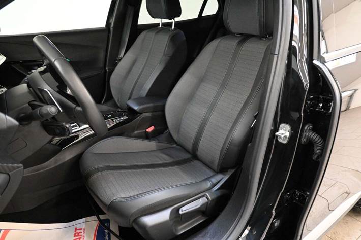 Sort Peugeot 2008 fra 2023