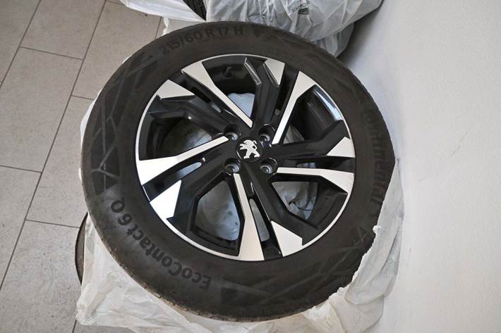 Sort Peugeot 2008 fra 2023