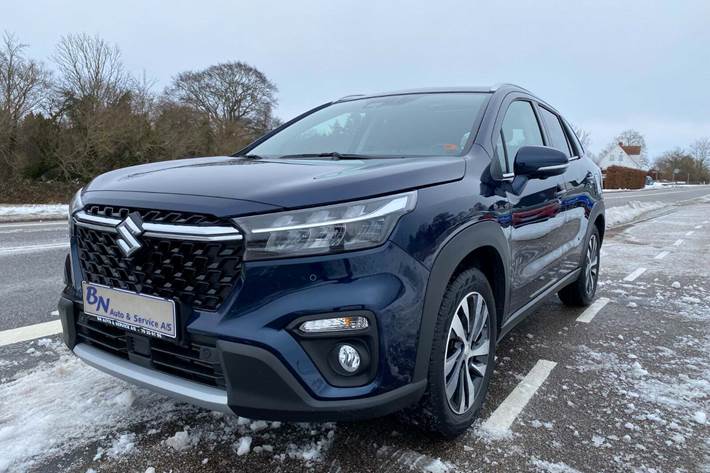 Blå Suzuki S-Cross fra 2022 set udefra