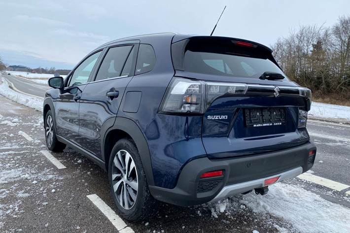Blå Suzuki S-Cross fra 2022