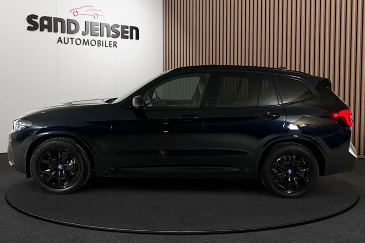 Sort BMW iX3 fra 2024