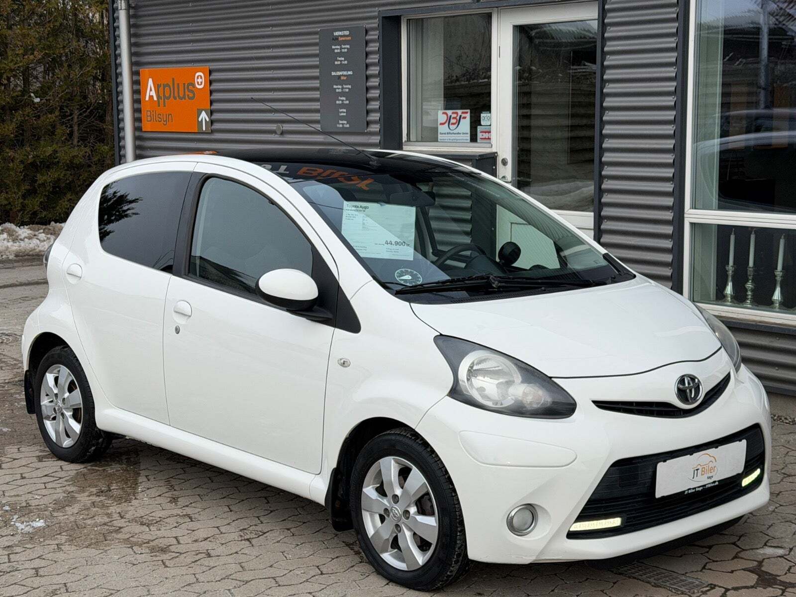 Hvid Toyota Aygo fra 2012