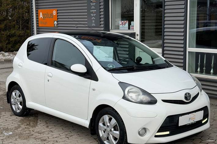 Hvid Toyota Aygo fra 2012