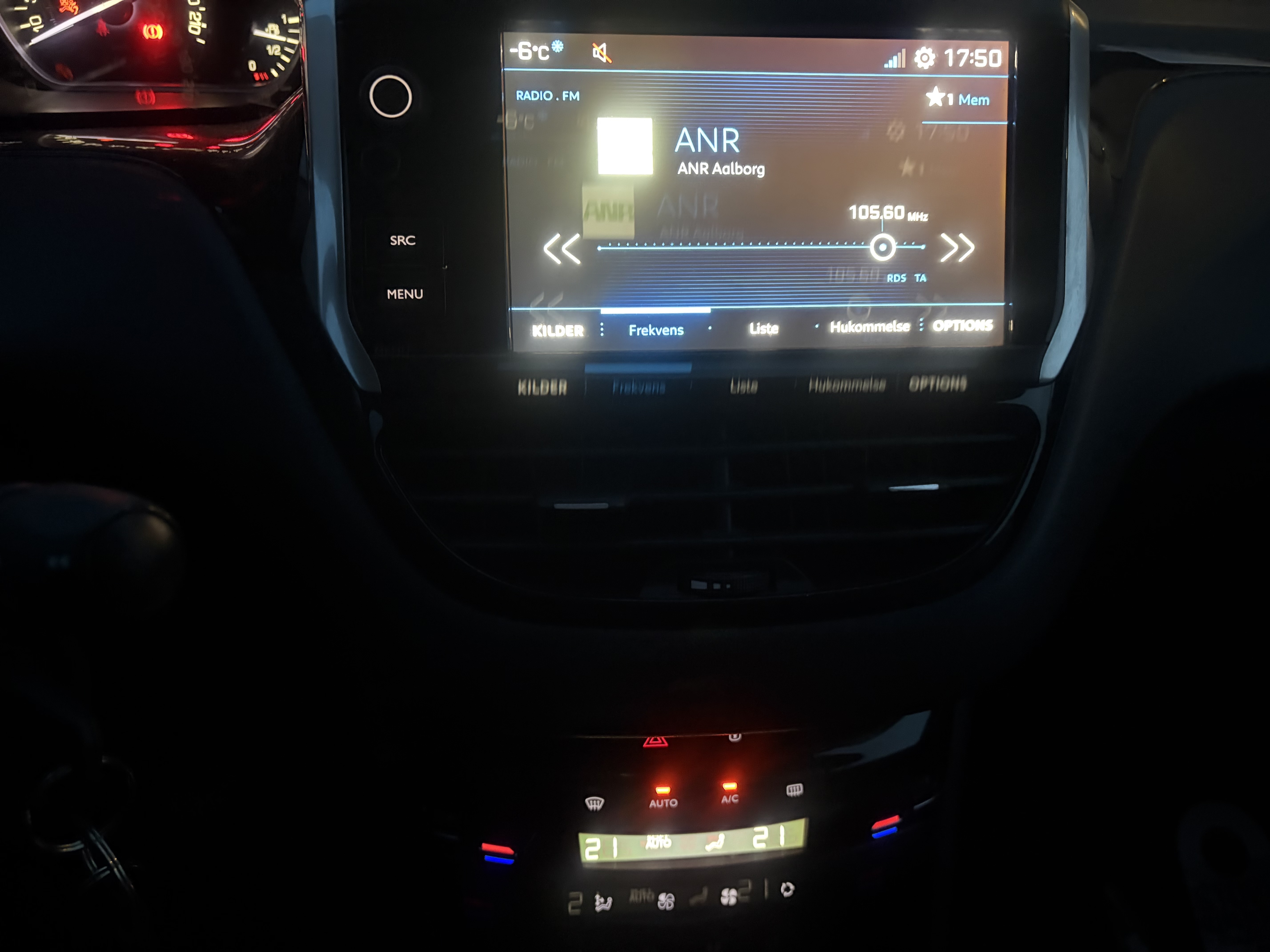 Grå Peugeot 208 fra 2017