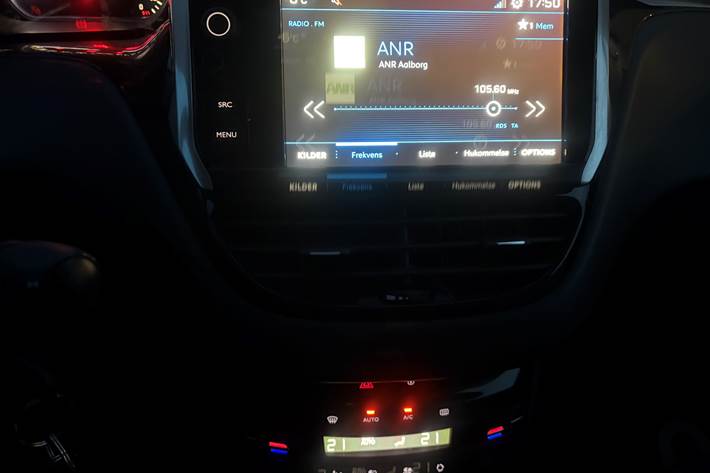 Grå Peugeot 208 fra 2017