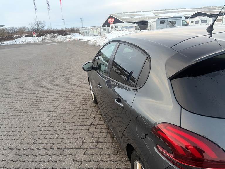 Peugeot 208 1,6 BlueHDI 100 hk 5D