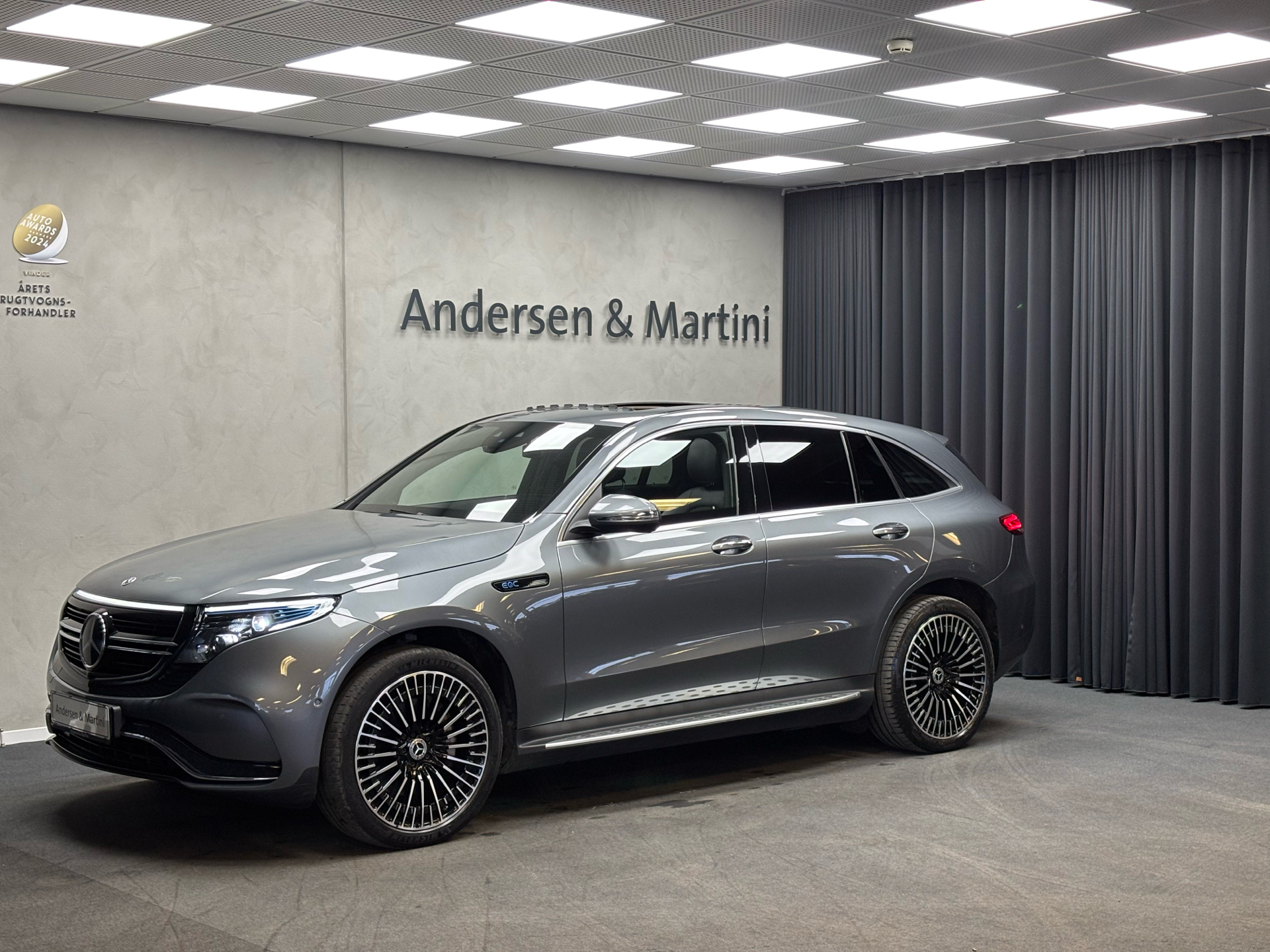 Grå Mercedes EQC 400 fra 2021