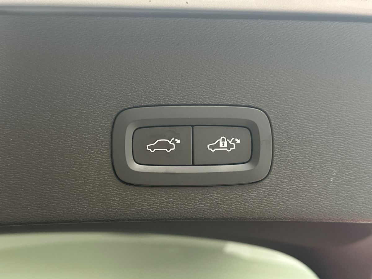 Sølv Volvo C40 fra 2023