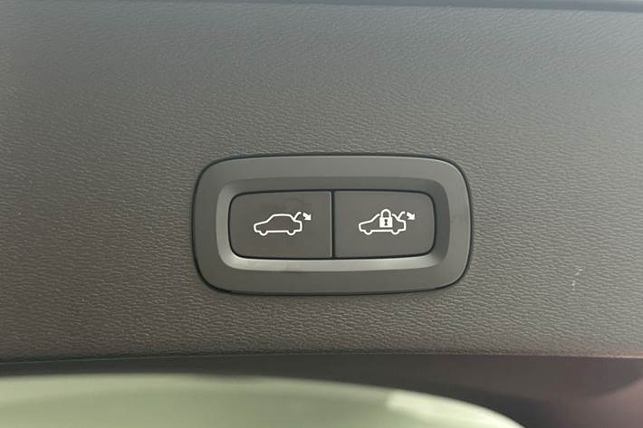 Sølv Volvo C40 fra 2023