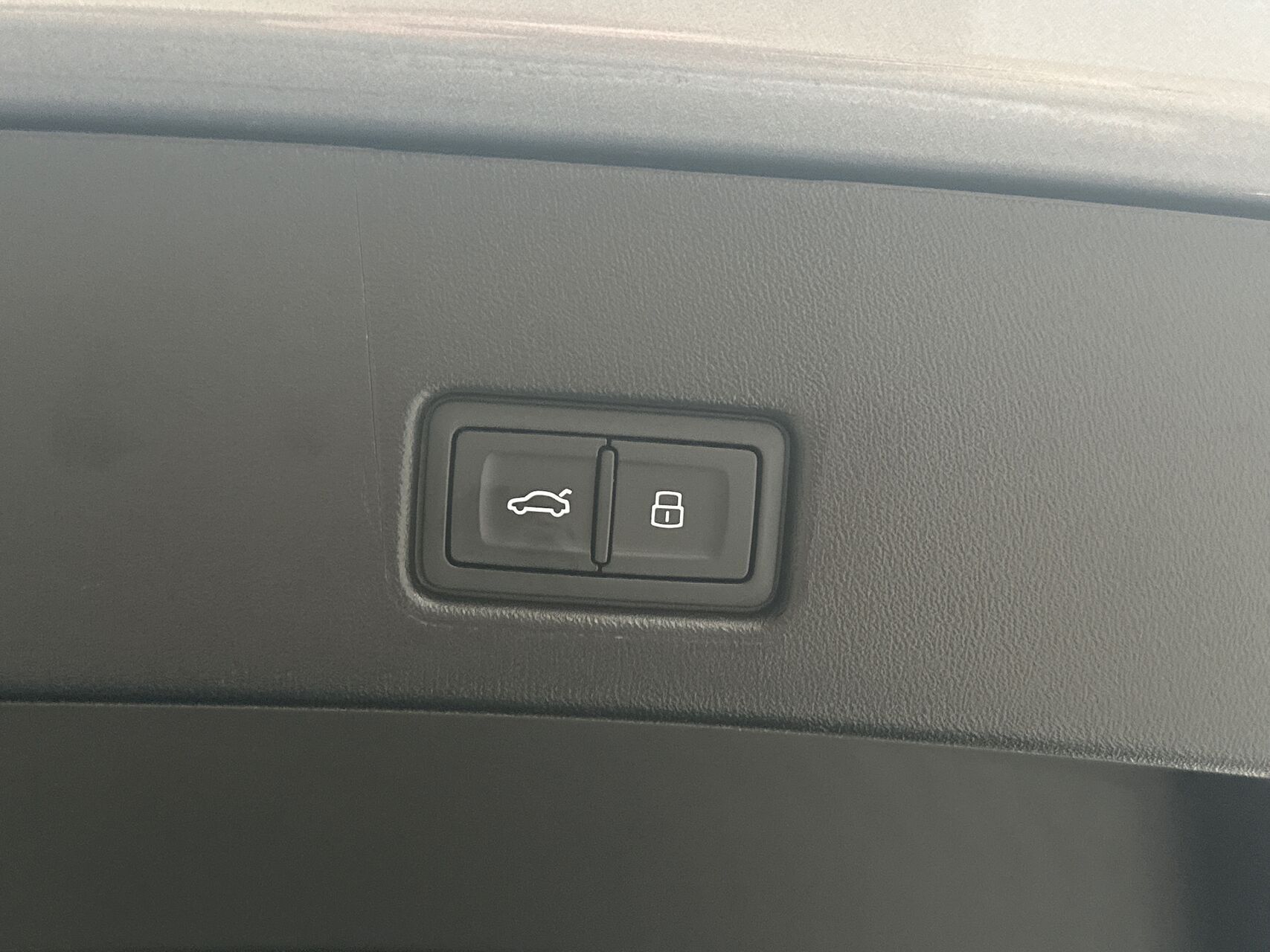 Grå Audi Q4 fra 2024