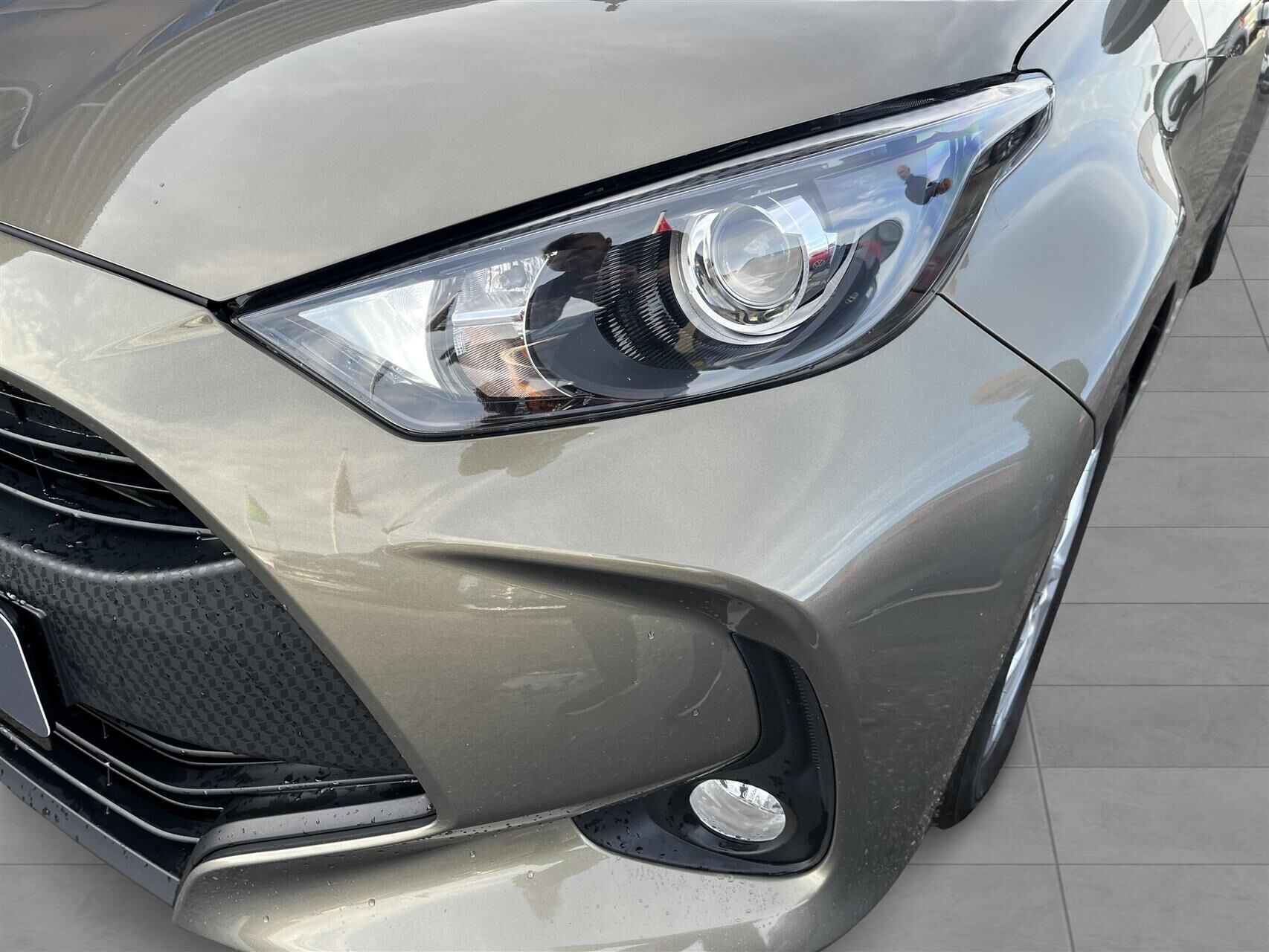 Bronze Toyota Yaris fra 2022