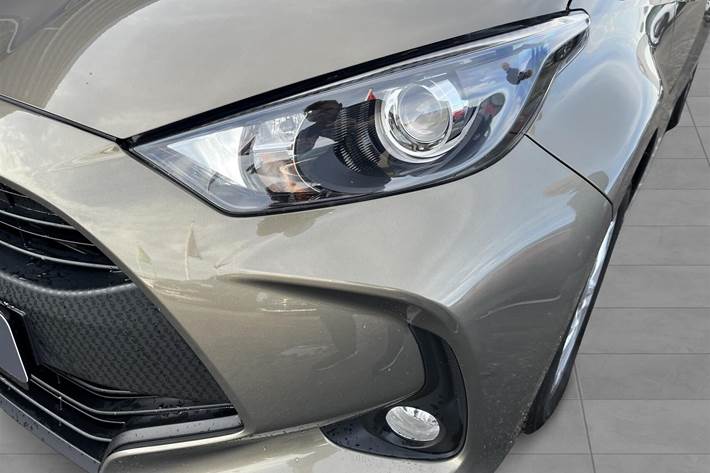 Bronze Toyota Yaris fra 2022