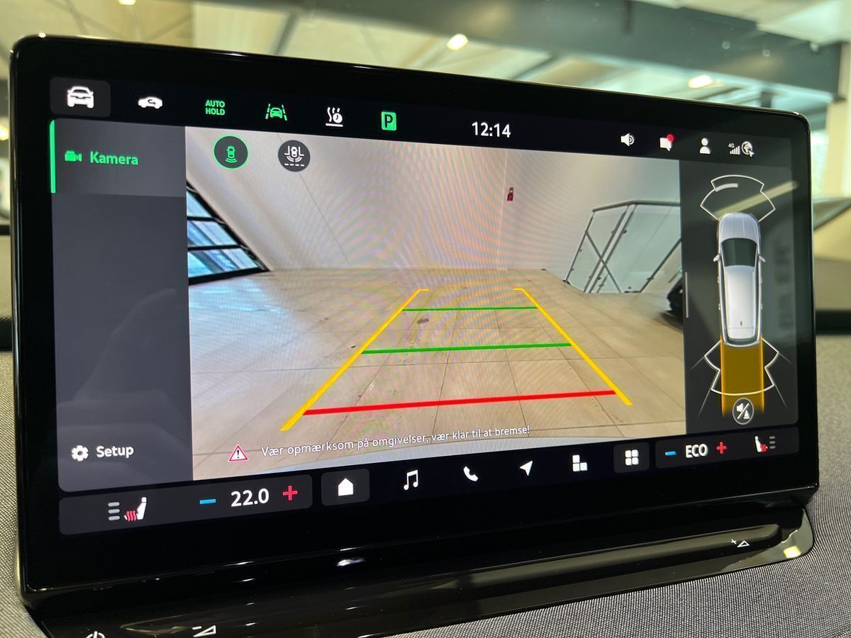 Hvid Skoda Enyaq fra 2025