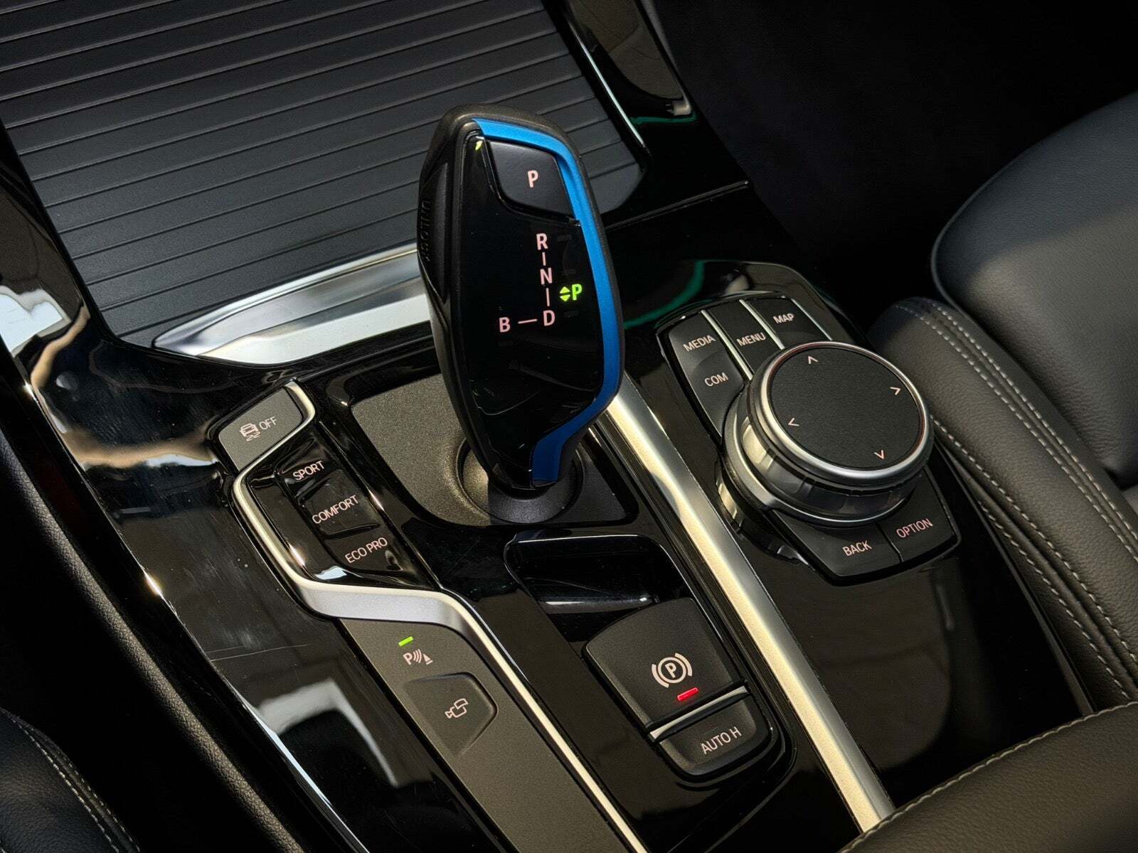 Orange BMW iX3 fra 2021