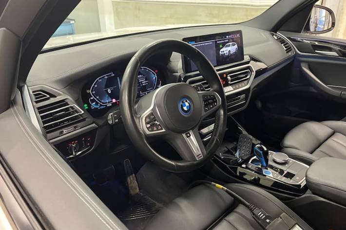 Hvid BMW iX3 fra 2023