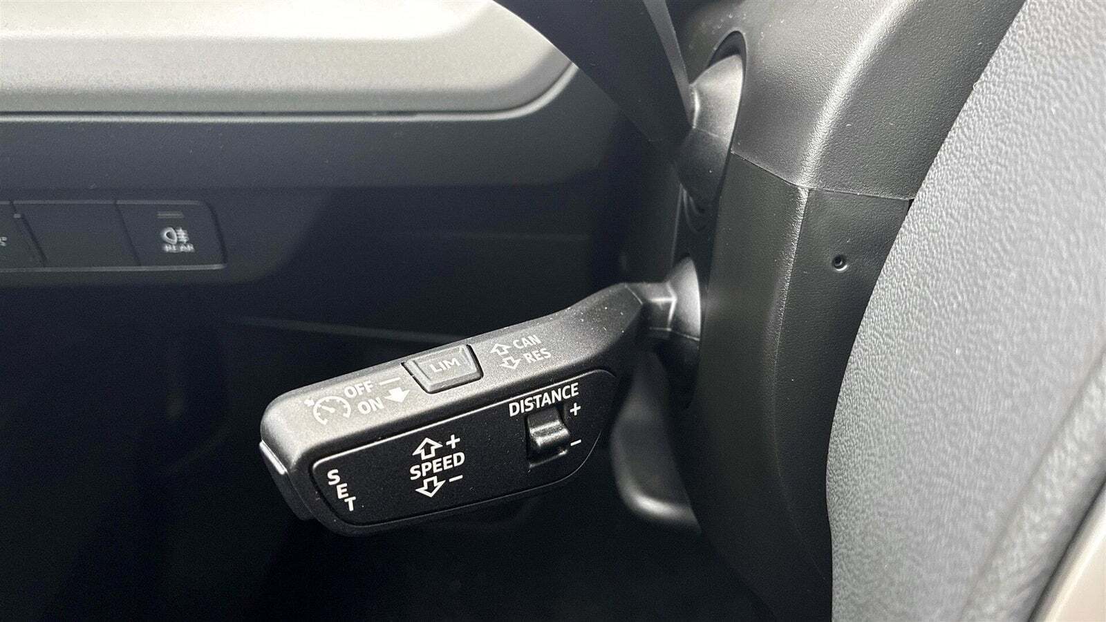 Grå Audi Q4 e-tron fra 2025