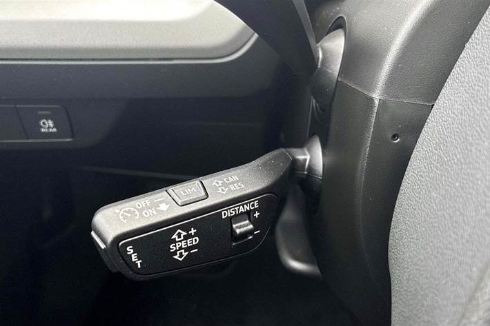 Grå Audi Q4 e-tron fra 2025