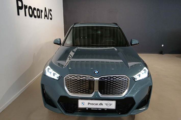 Sort BMW iX1 fra 2024