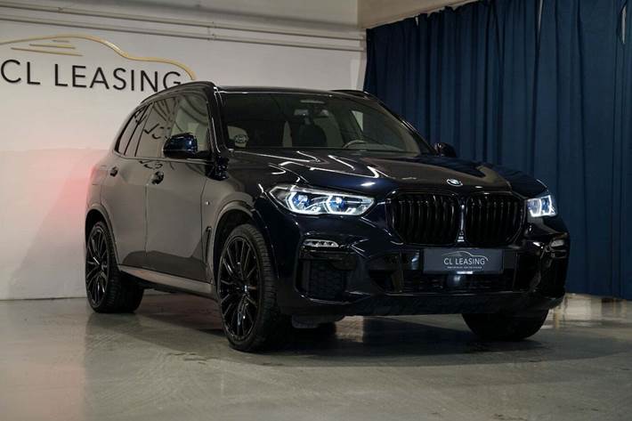 Sort BMW X5 fra 2021 set udefra