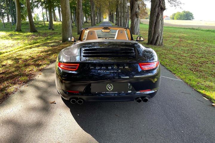 Sort Porsche 911 Carrera S fra 2012
