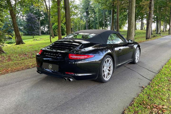 Sort Porsche 911 Carrera S fra 2012
