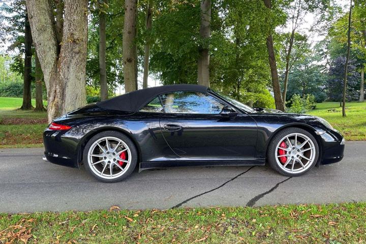Sort Porsche 911 Carrera S fra 2012