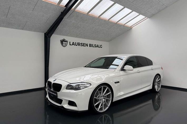 Hvid BMW 523i fra 2010