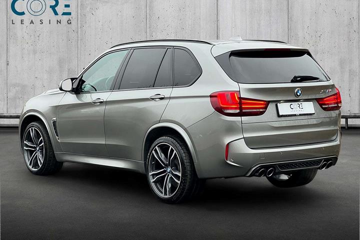 Sølv BMW X5 fra 2015